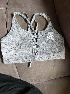 Lululemon sports bra size 6